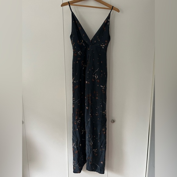 Park & Fifth Dresses & Skirts - Park & Fifth Navy Floral Maxi Dress